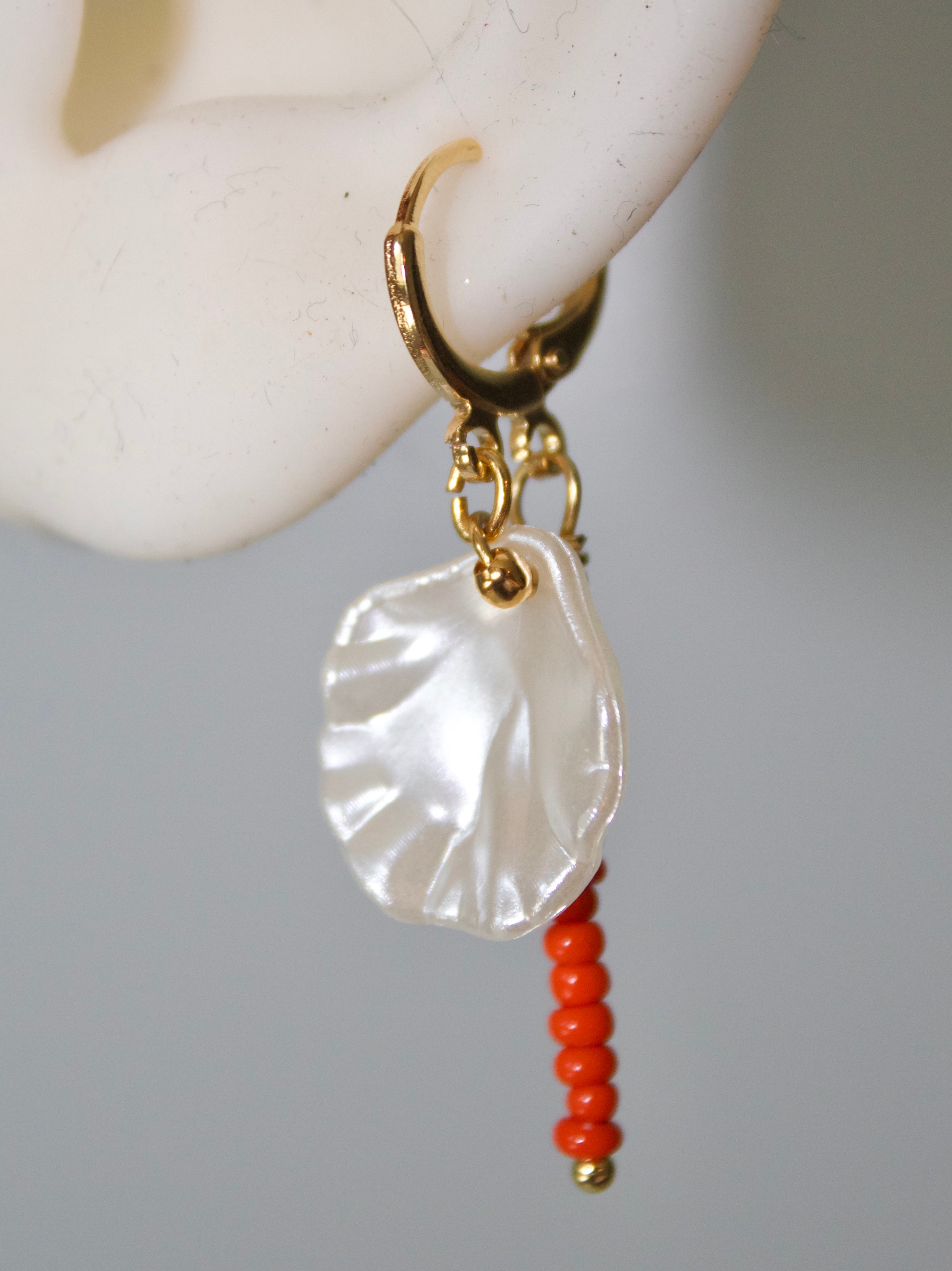 Coral kiss earrings
